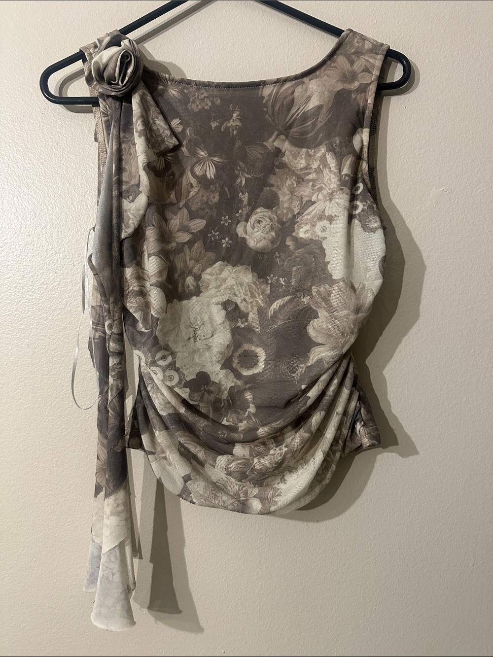 Bailey rose Floral Drape One-Shoulder Women’s Top in Taupe Sz M